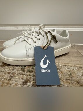 OluKai White Leather Low-Top Sneakers
